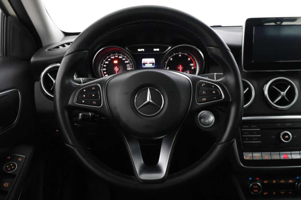 MERCEDES-BENZ GLA 2018