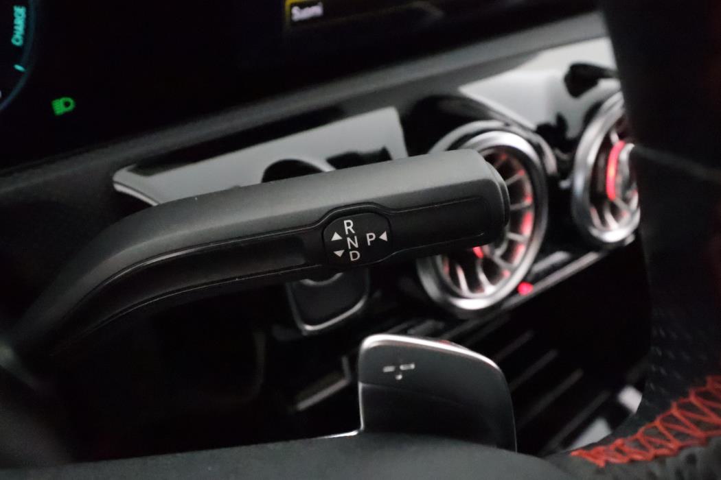 MERCEDES-BENZ A 2021