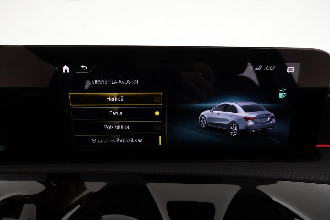 MERCEDES-BENZ A 2021