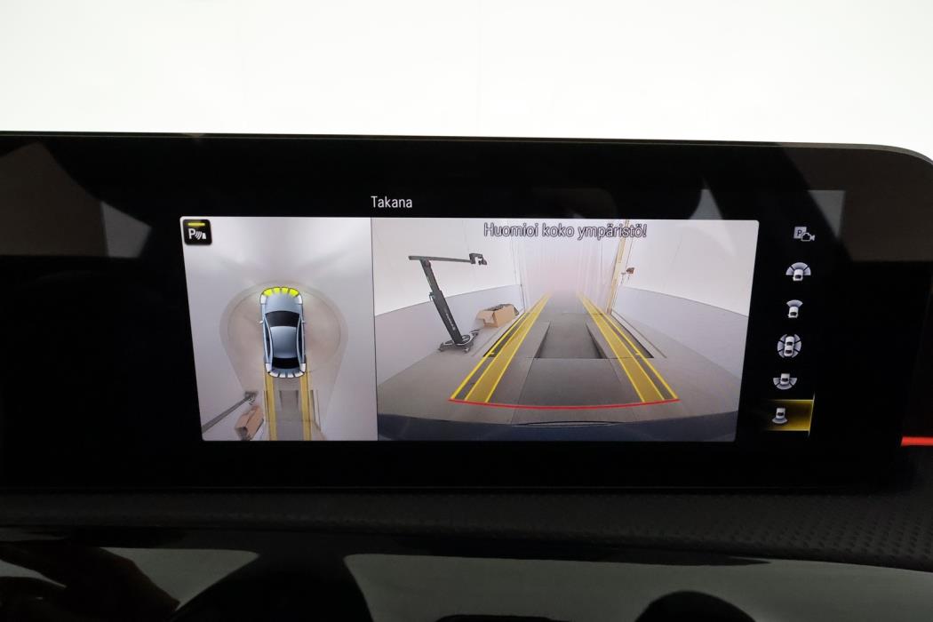 MERCEDES-BENZ A 2021