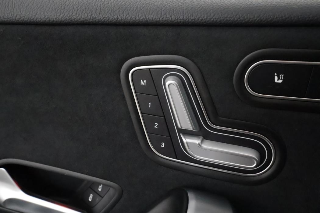 MERCEDES-BENZ A 2021