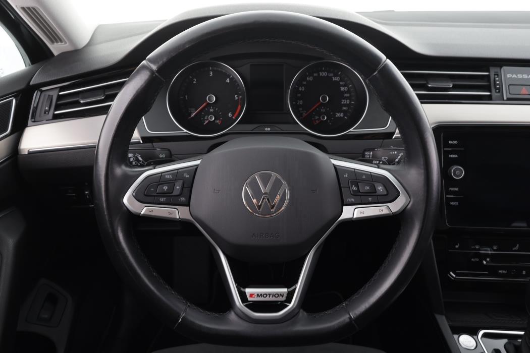 VOLKSWAGEN PASSAT 2022
