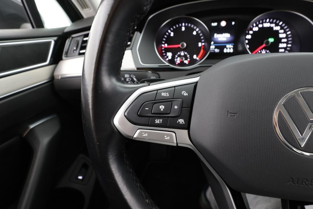 VOLKSWAGEN PASSAT 2022