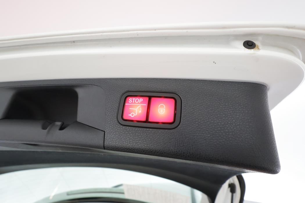 MERCEDES-BENZ E 2023