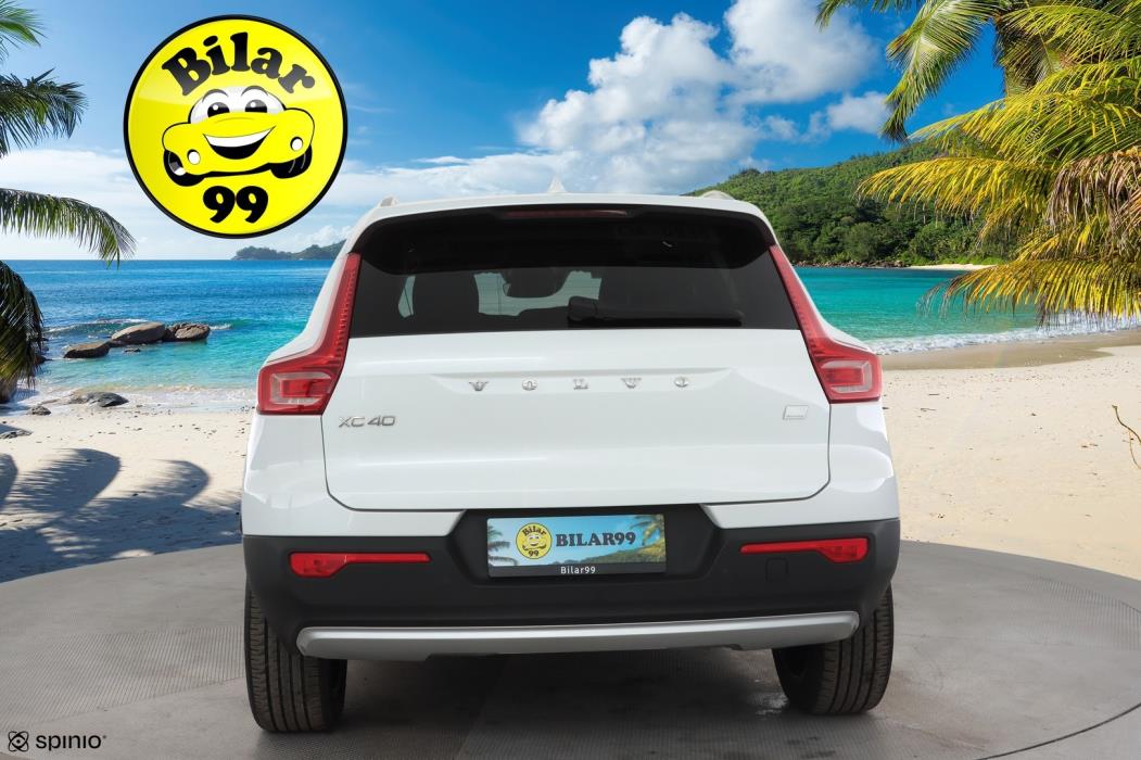 VOLVO XC40 2022