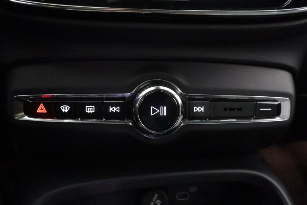 VOLVO C40 2023