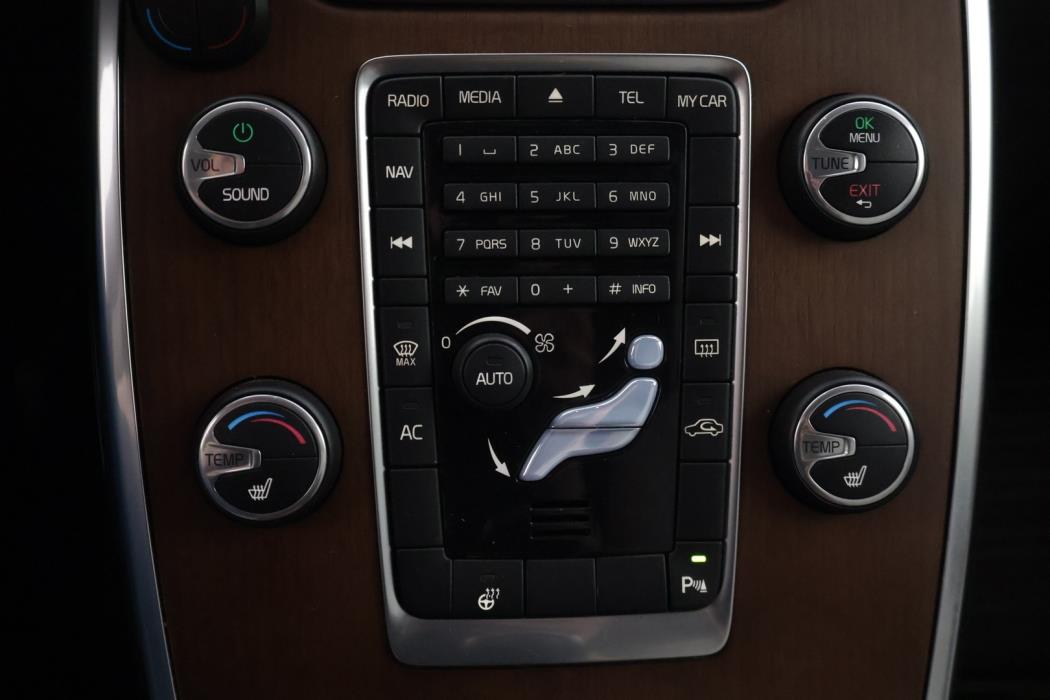 VOLVO V70 2014