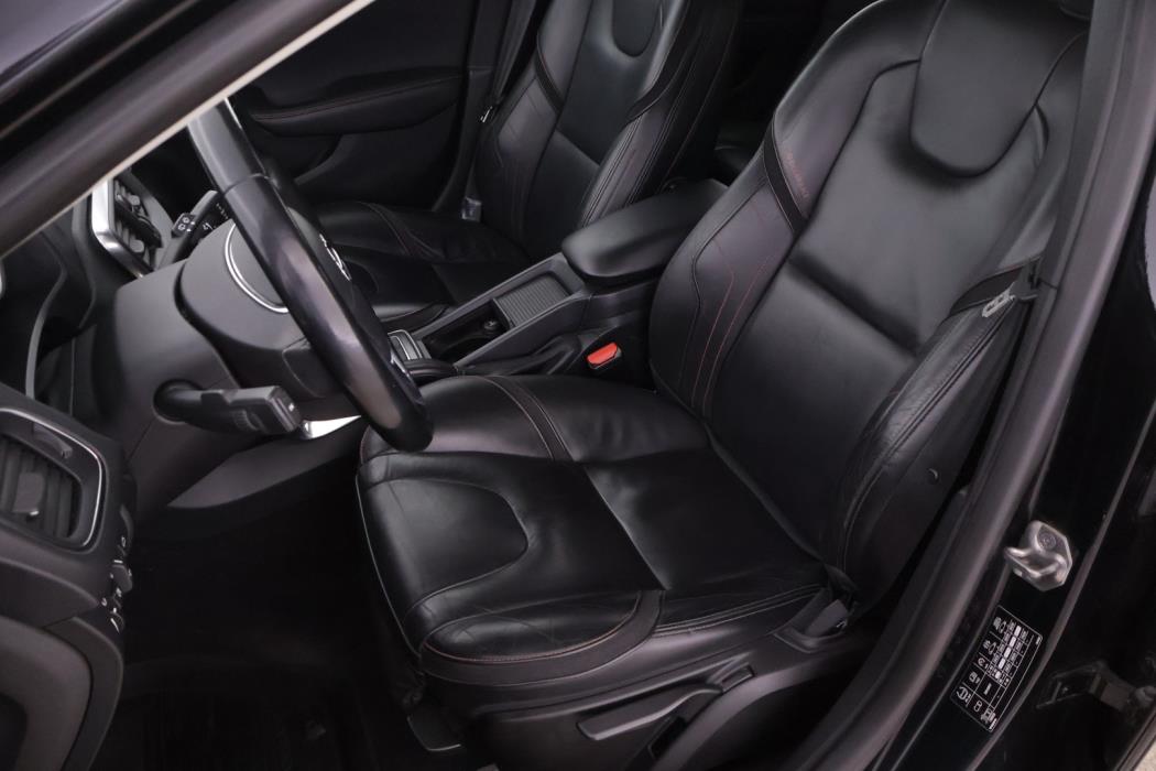 VOLVO V40 2015