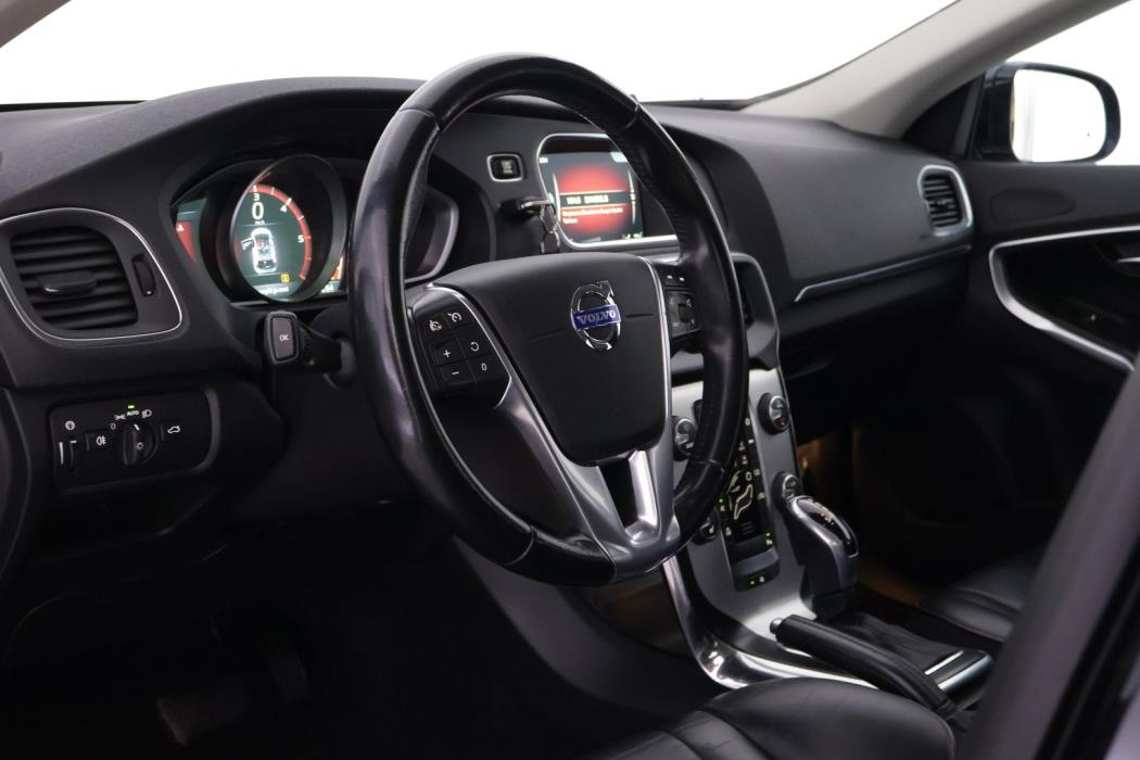 VOLVO V40 2015