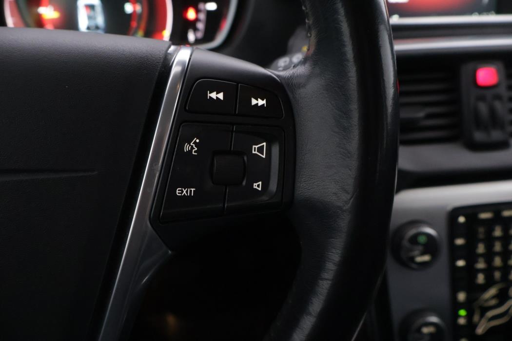 VOLVO V40 2015