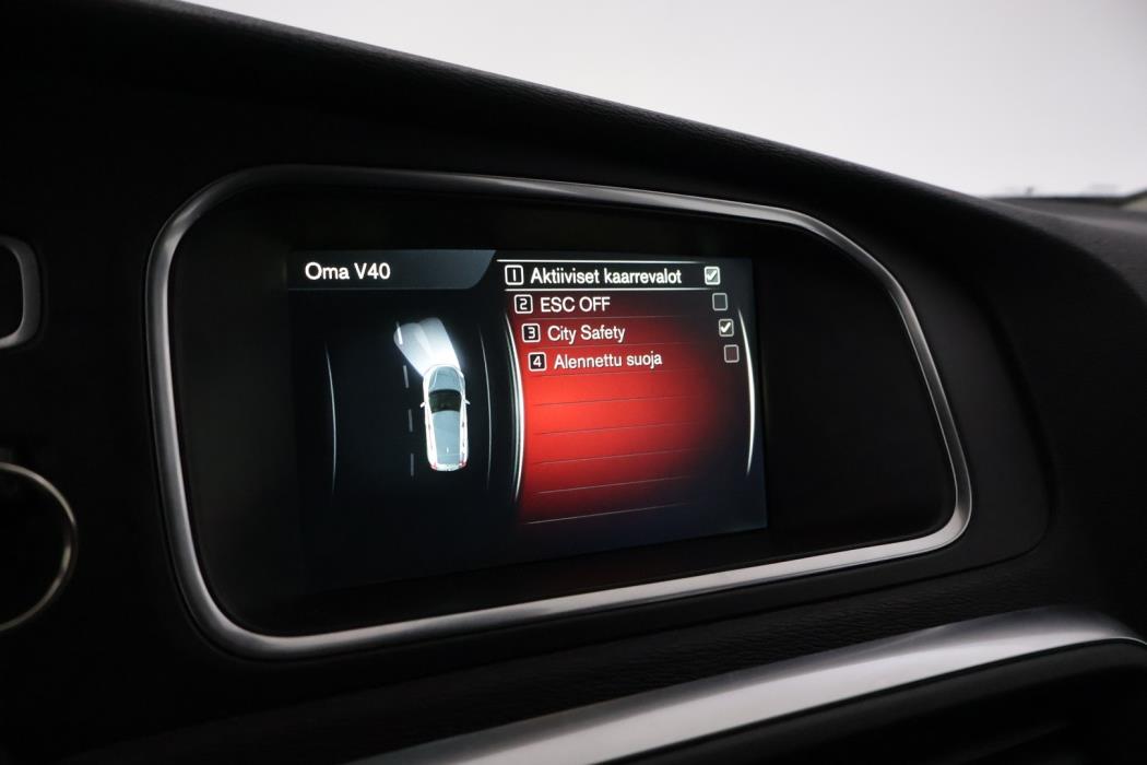 VOLVO V40 2015