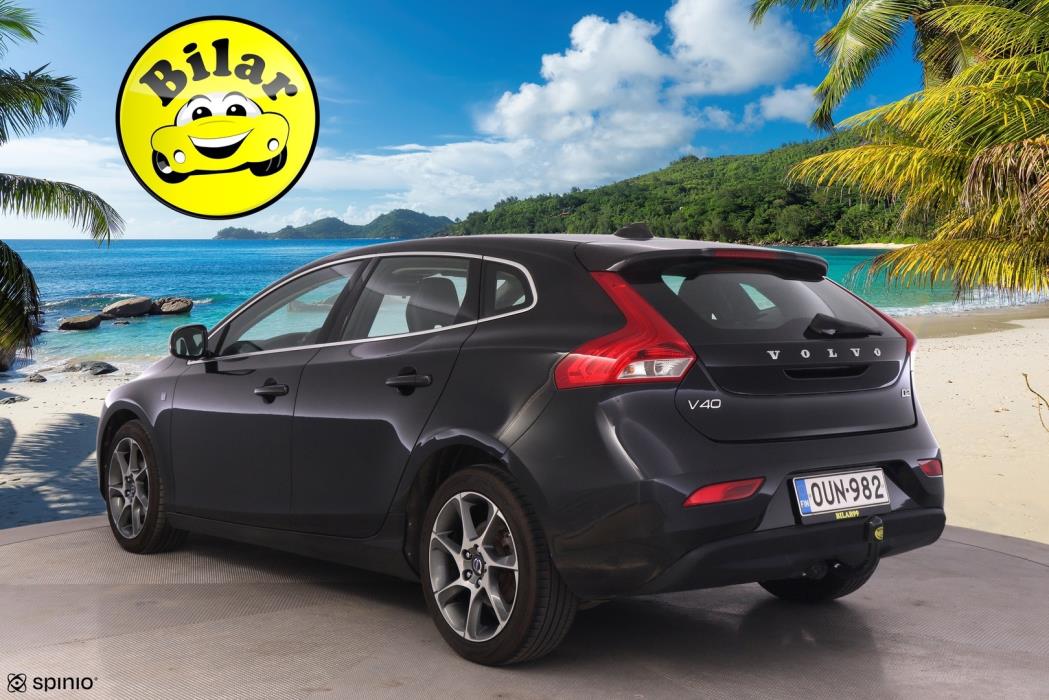 VOLVO V40 2015