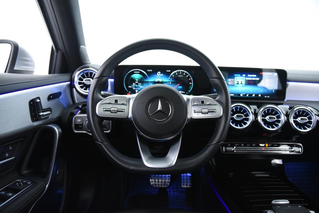 MERCEDES-BENZ A 2020