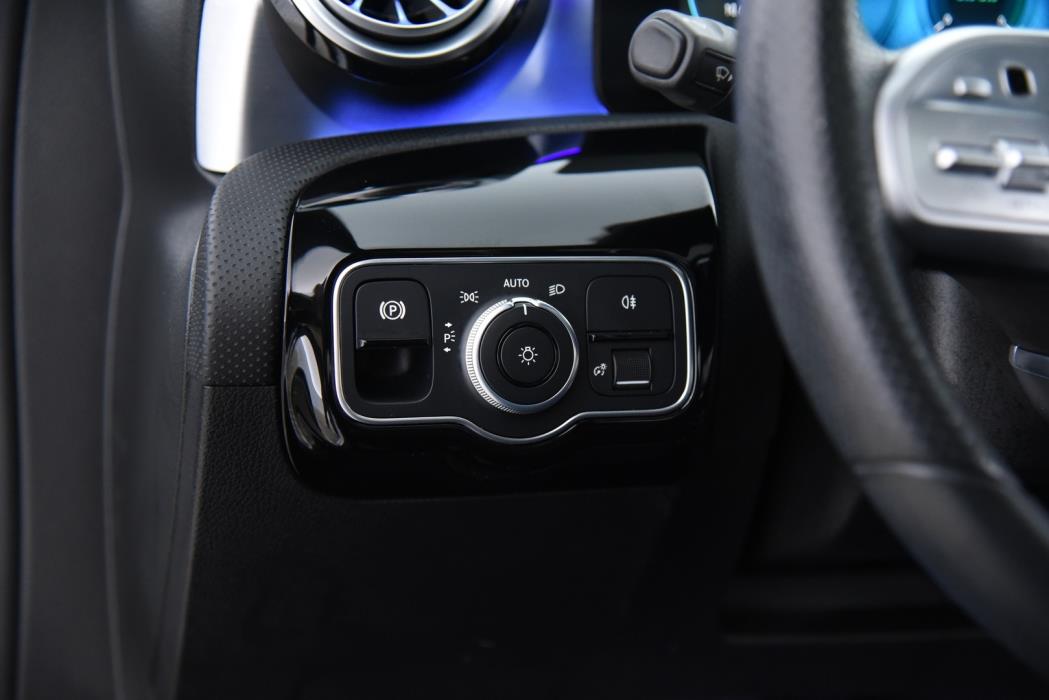 MERCEDES-BENZ A 2020