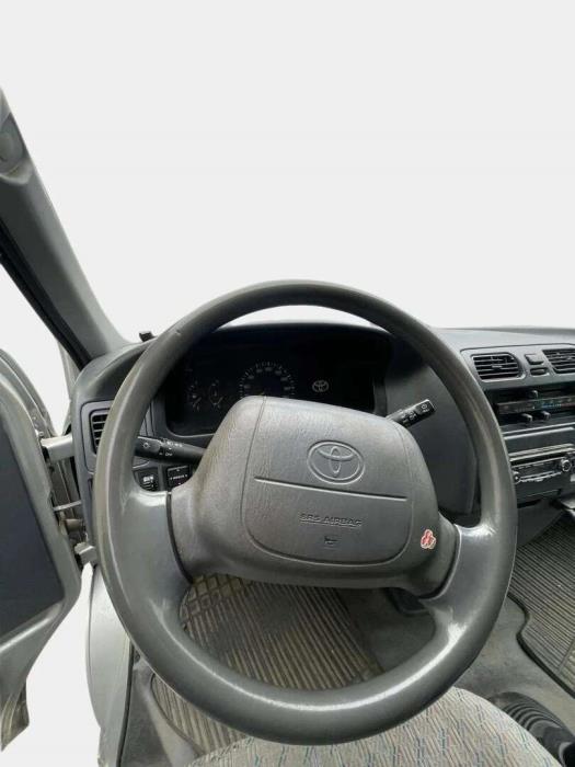 TOYOTA Hiace 2006