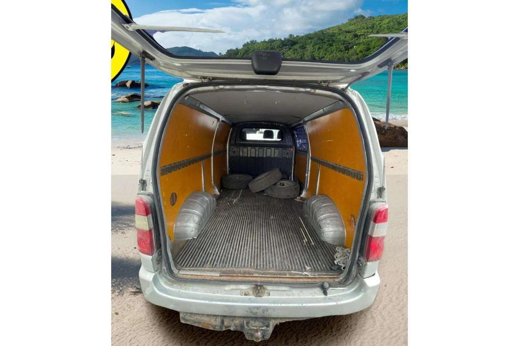 TOYOTA Hiace 2006