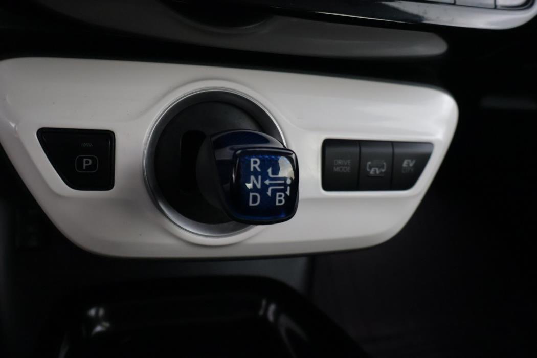 TOYOTA Prius Plug-in 2019