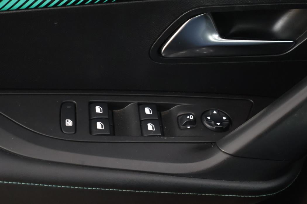 PEUGEOT 2008 2021