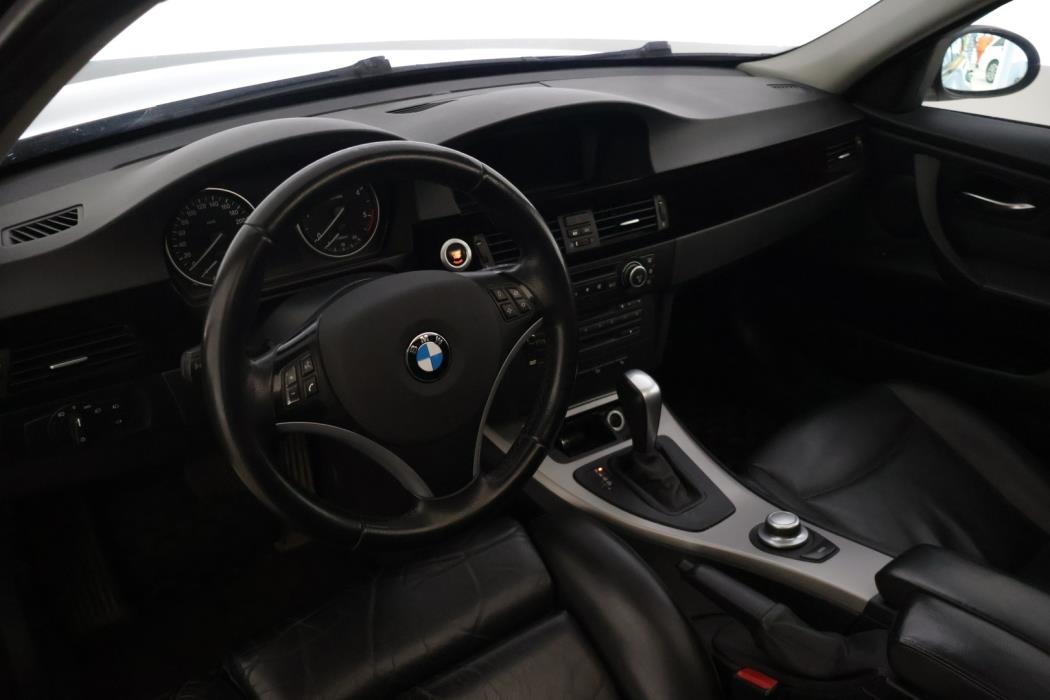 BMW 330 2008