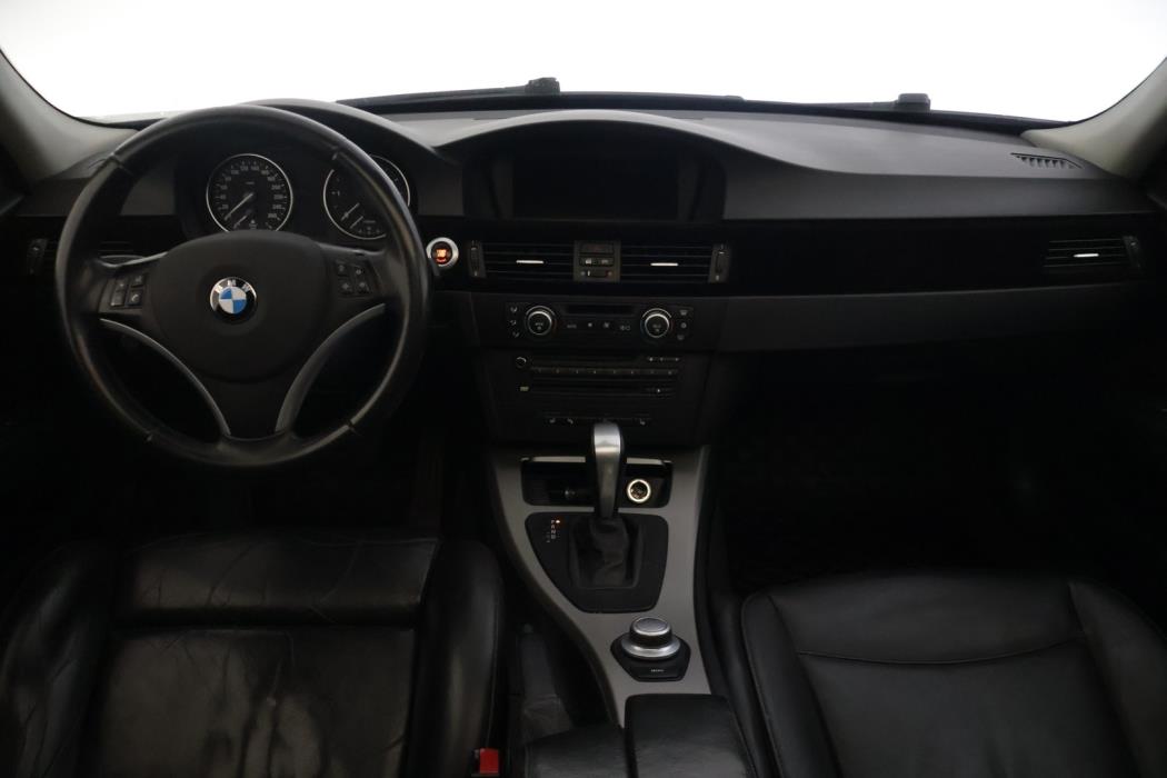 BMW 330 2008