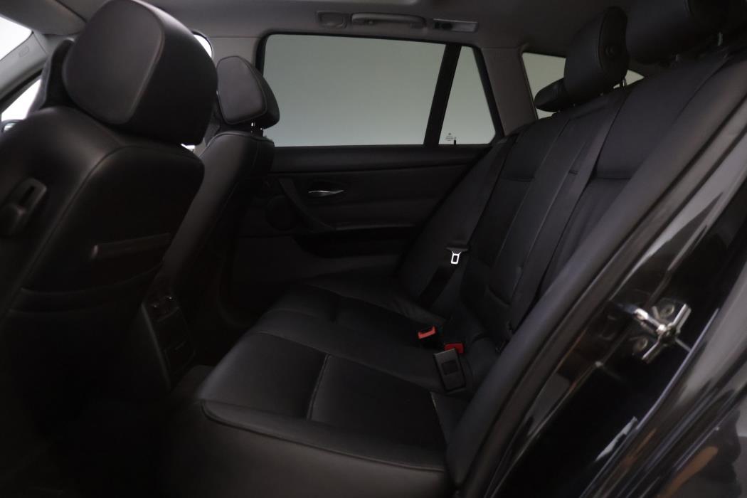 BMW 330 2008
