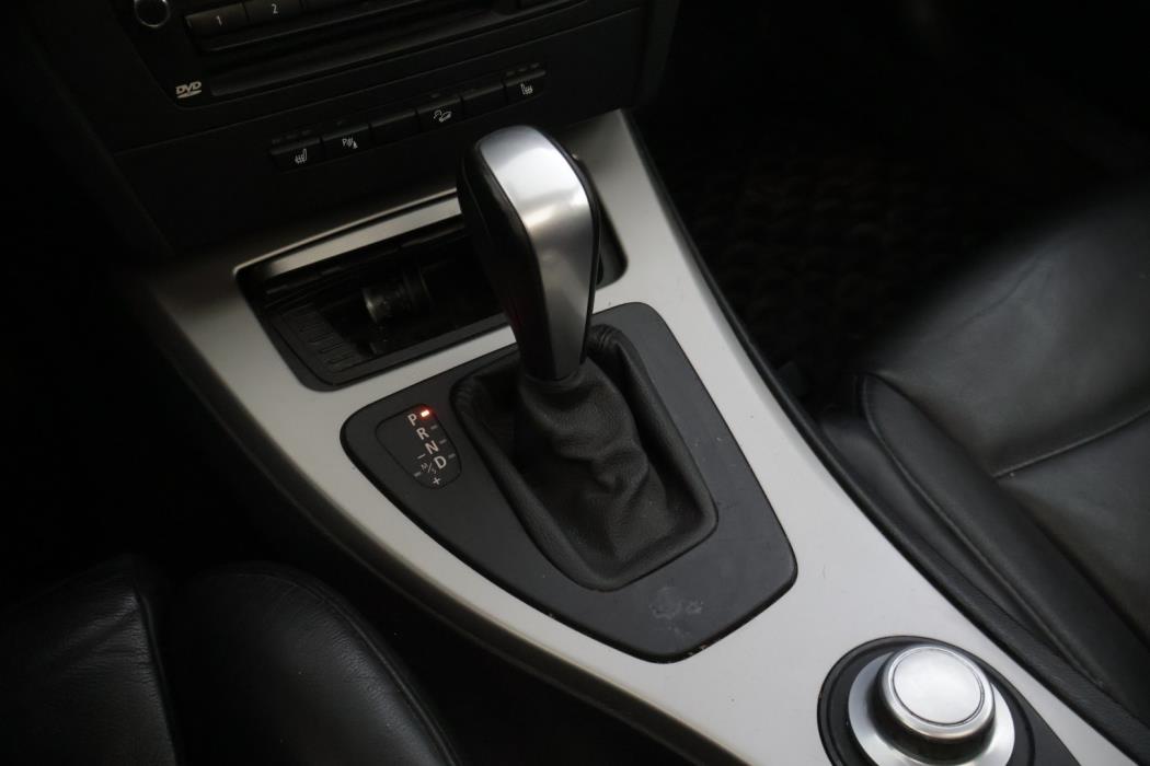 BMW 330 2008
