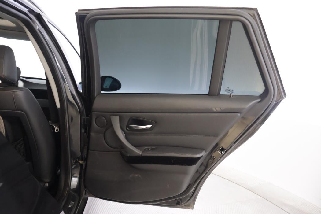 BMW 330 2008