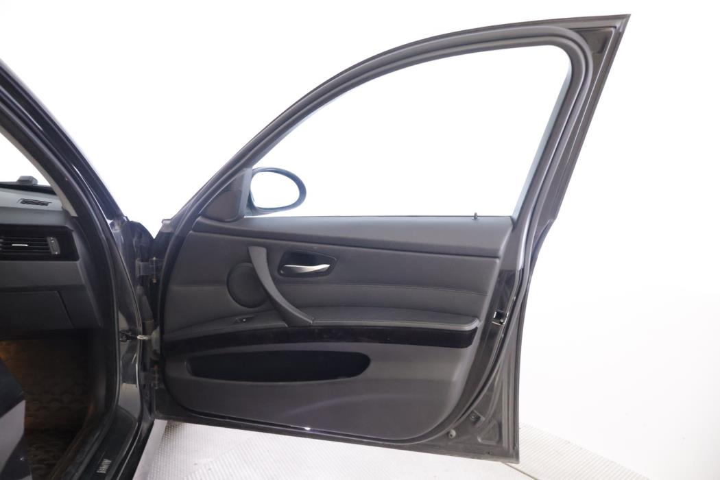 BMW 330 2008