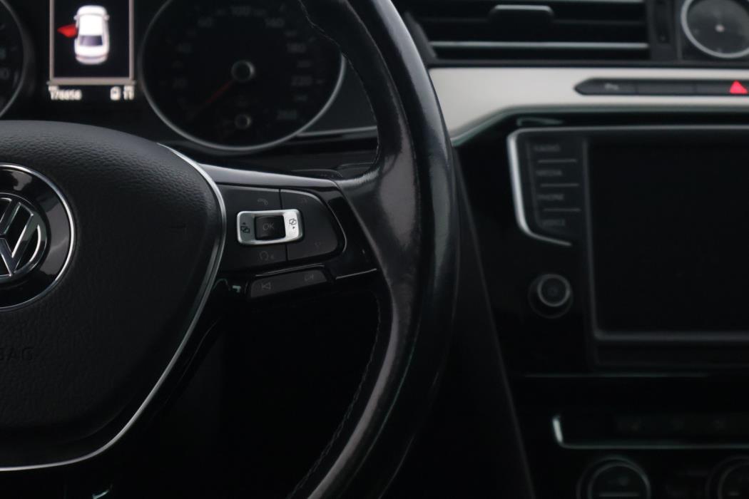 VOLKSWAGEN PASSAT 2016