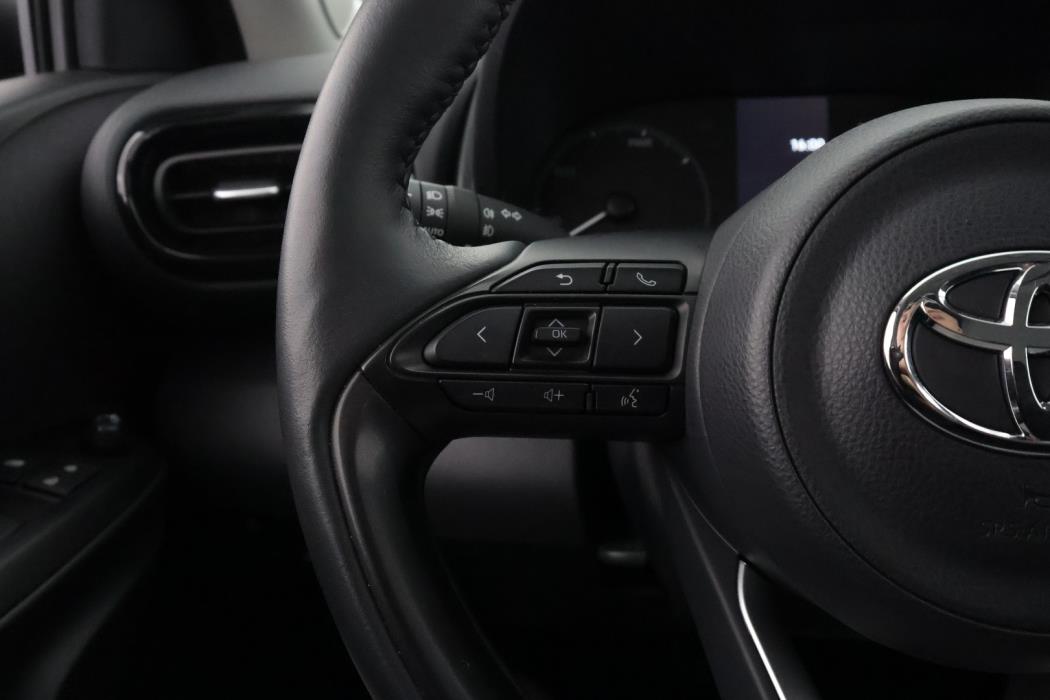 TOYOTA Yaris 2023