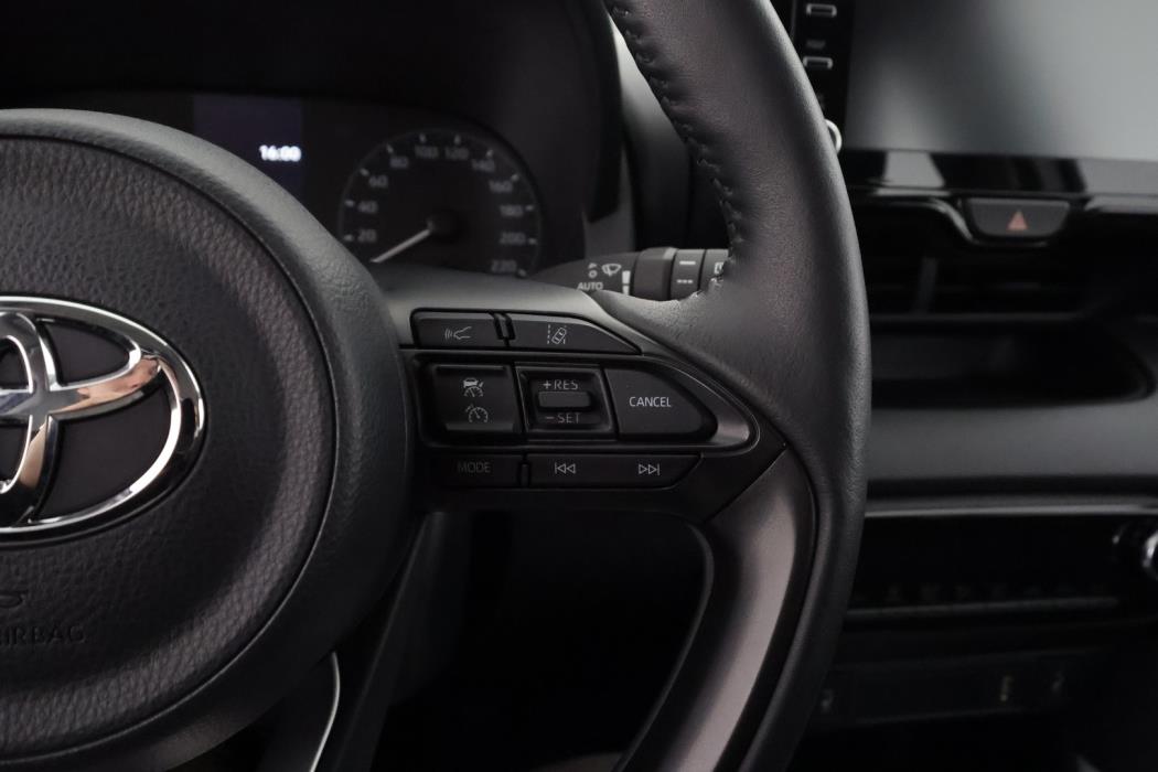 TOYOTA Yaris 2023