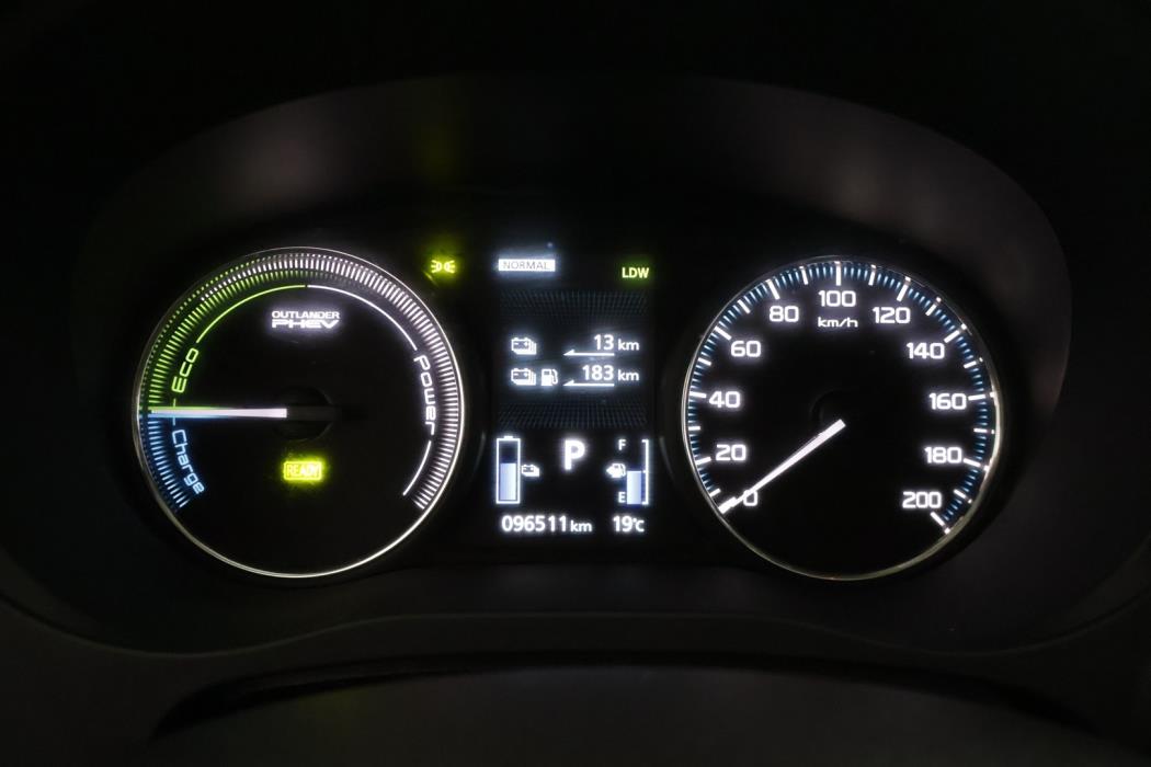 MITSUBISHI Outlander PHEV 2017