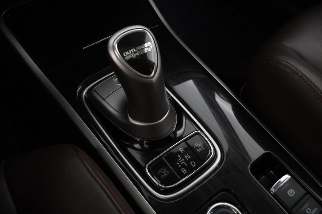 MITSUBISHI Outlander PHEV 2017