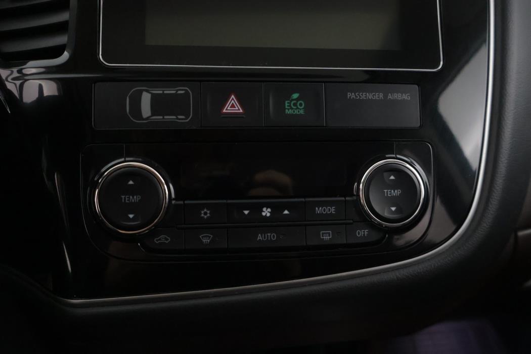 MITSUBISHI Outlander PHEV 2017