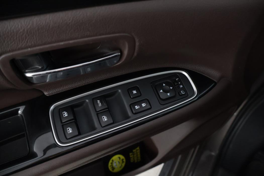 MITSUBISHI Outlander PHEV 2017