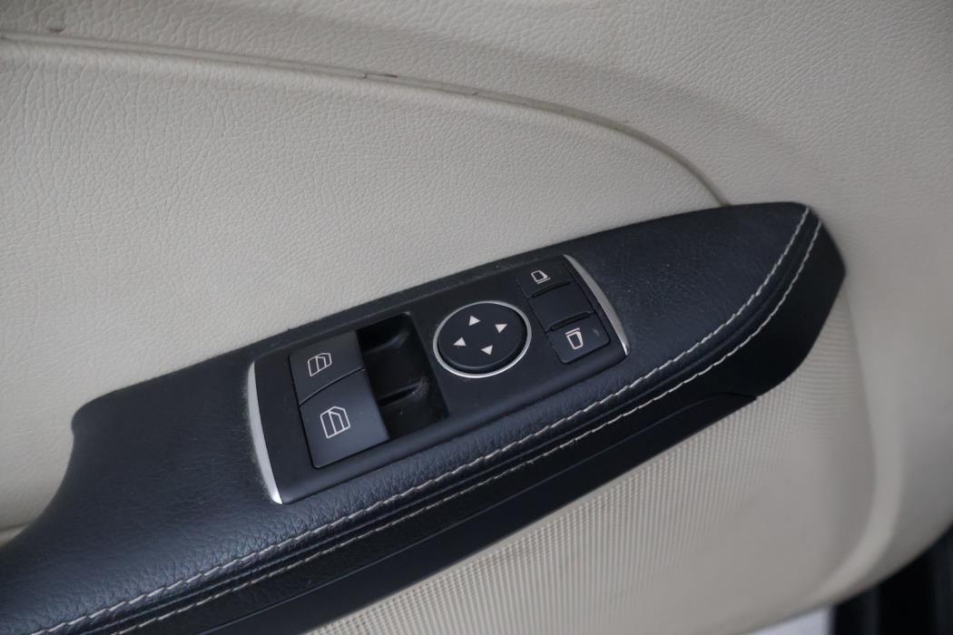 MERCEDES-BENZ SLK 2012