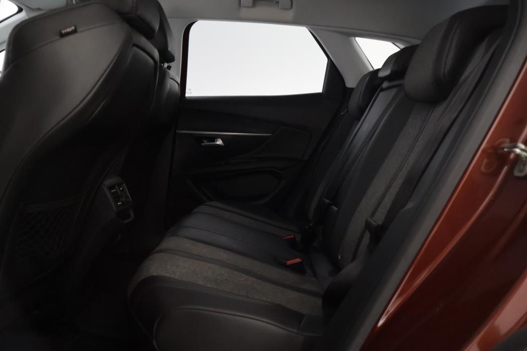 PEUGEOT 3008 2018