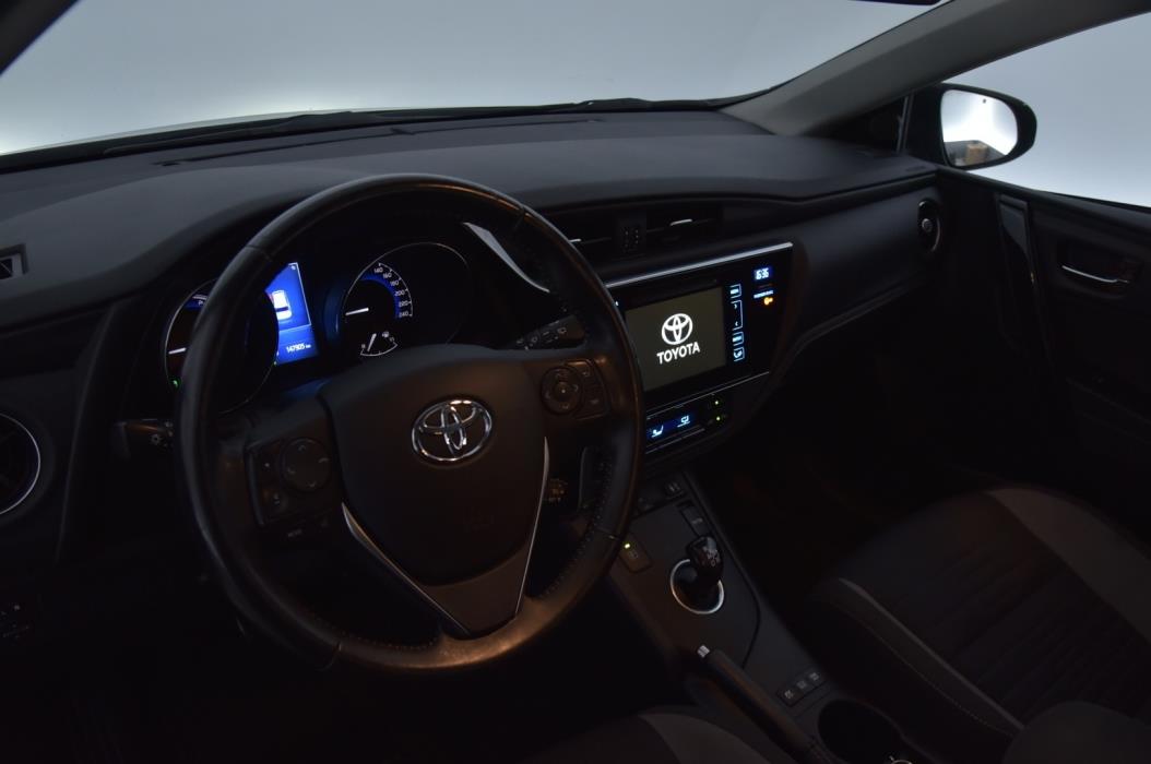 TOYOTA Auris 2016