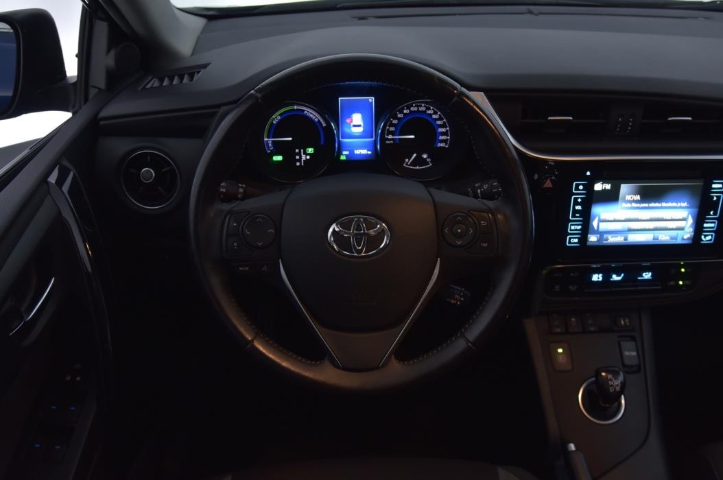 TOYOTA Auris 2016