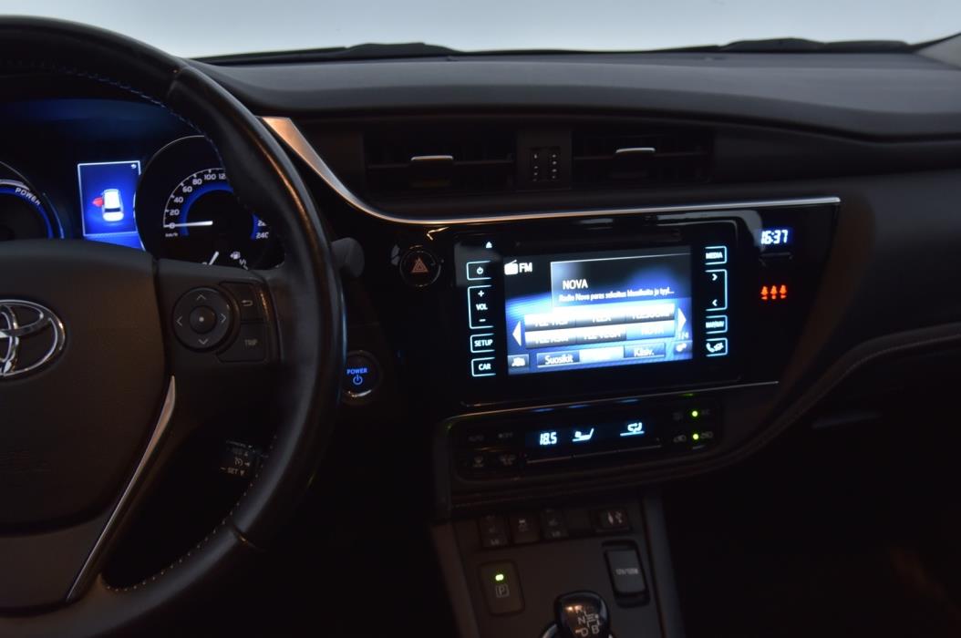 TOYOTA Auris 2016