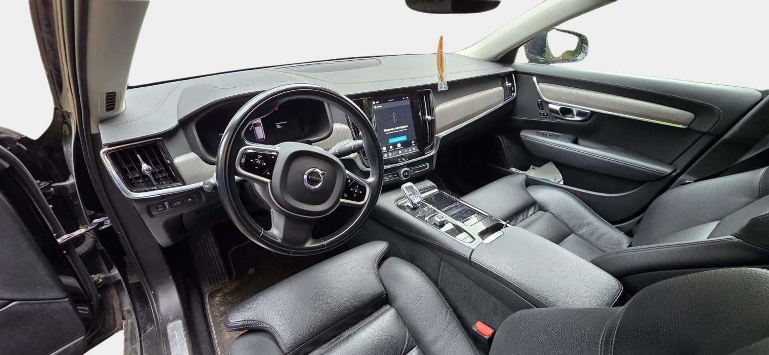VOLVO V90 2022