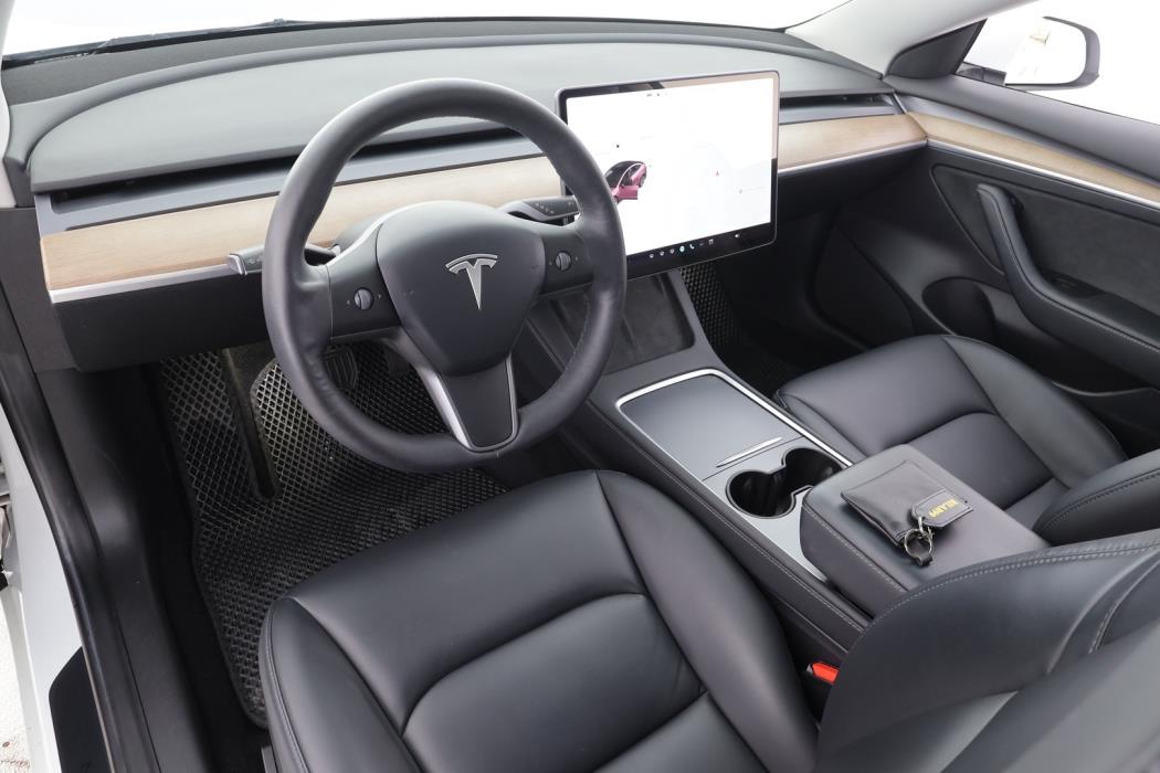 TESLA MODEL 3 2021