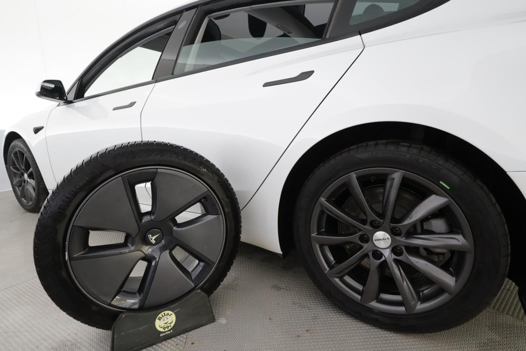 TESLA MODEL 3 2021