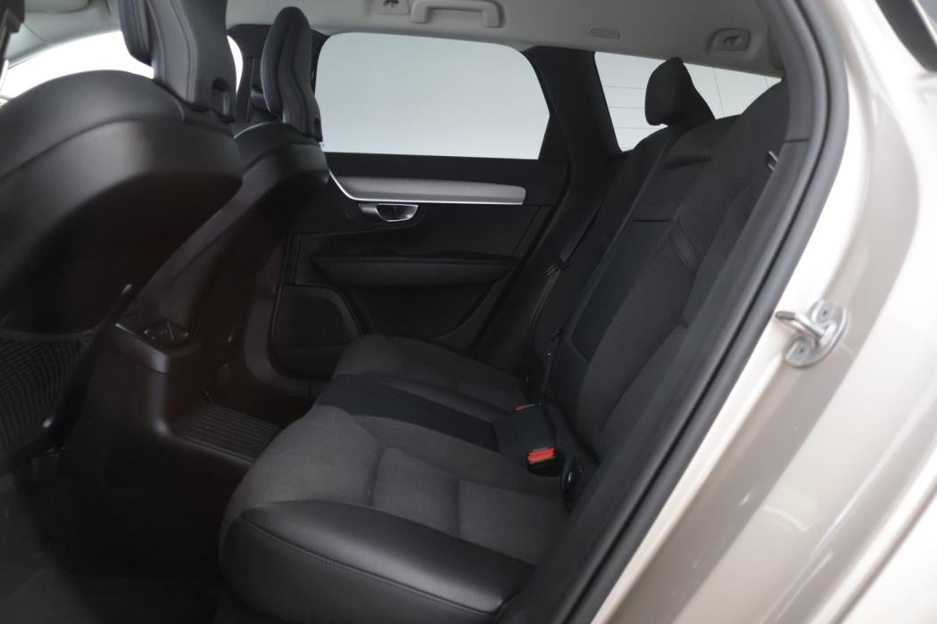 VOLVO V90 2023
