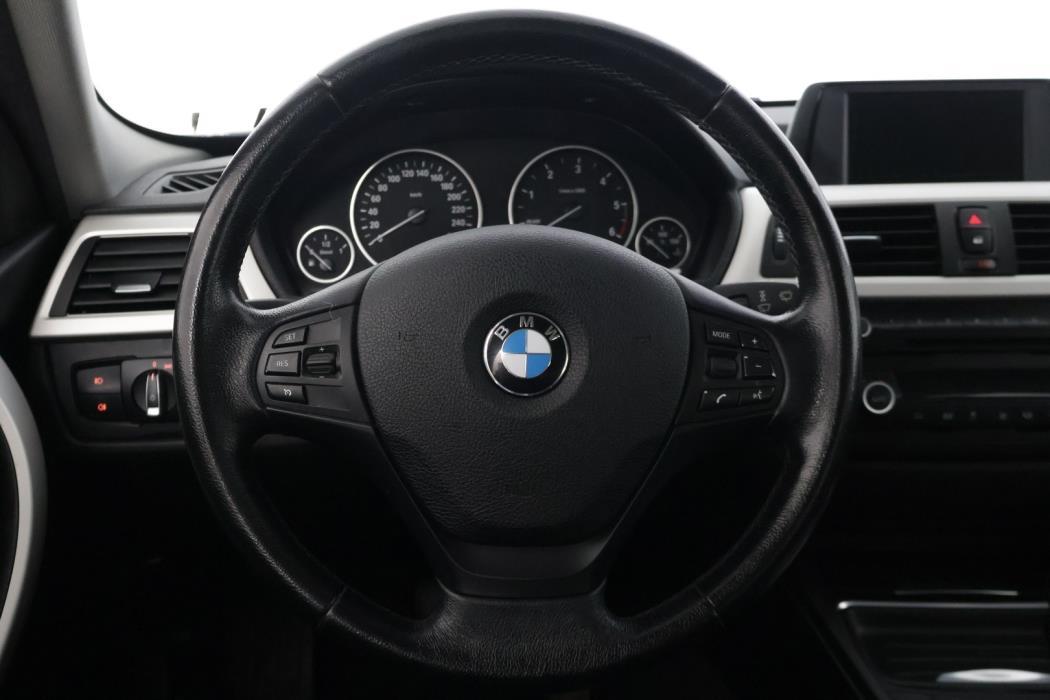 BMW 318 2014
