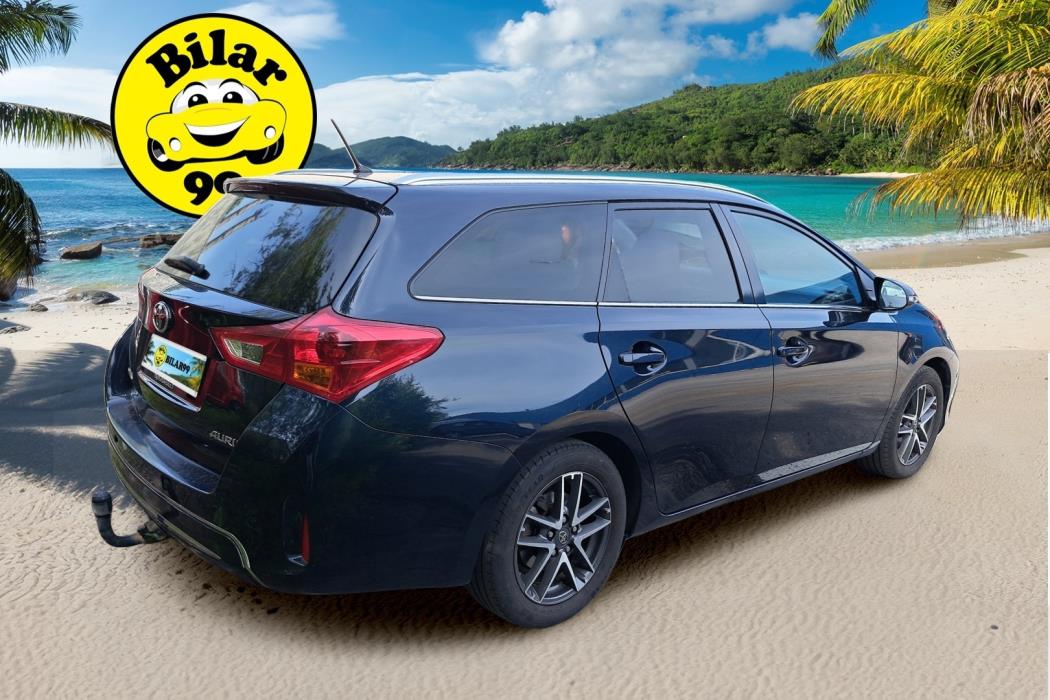 TOYOTA Auris 2015