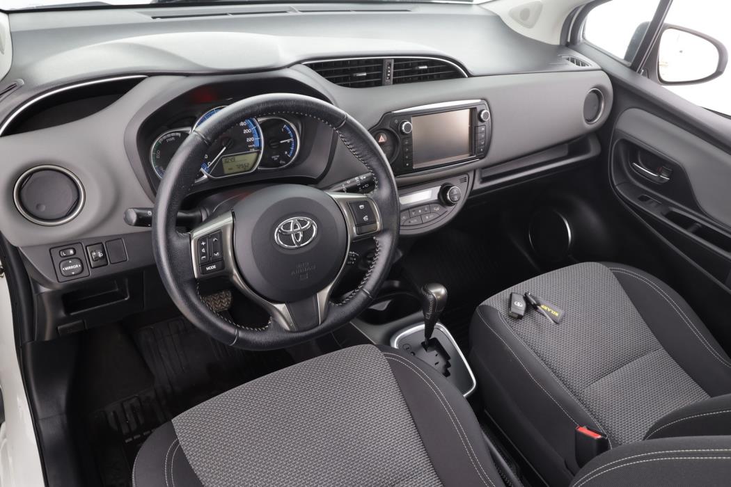 TOYOTA Yaris 2015