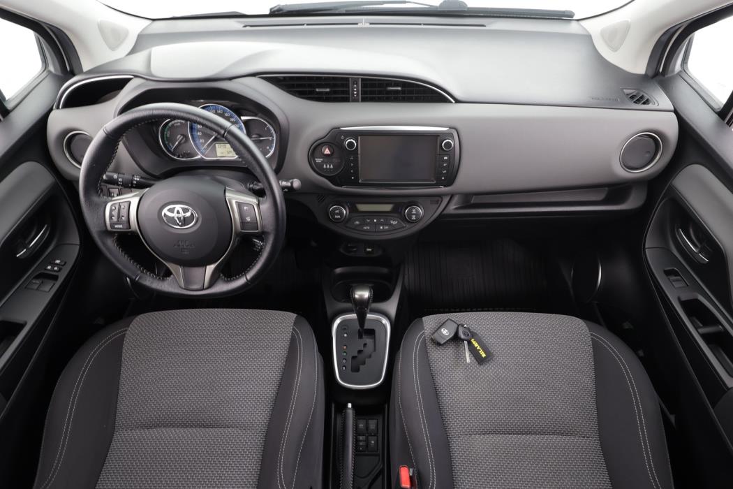 TOYOTA Yaris 2015