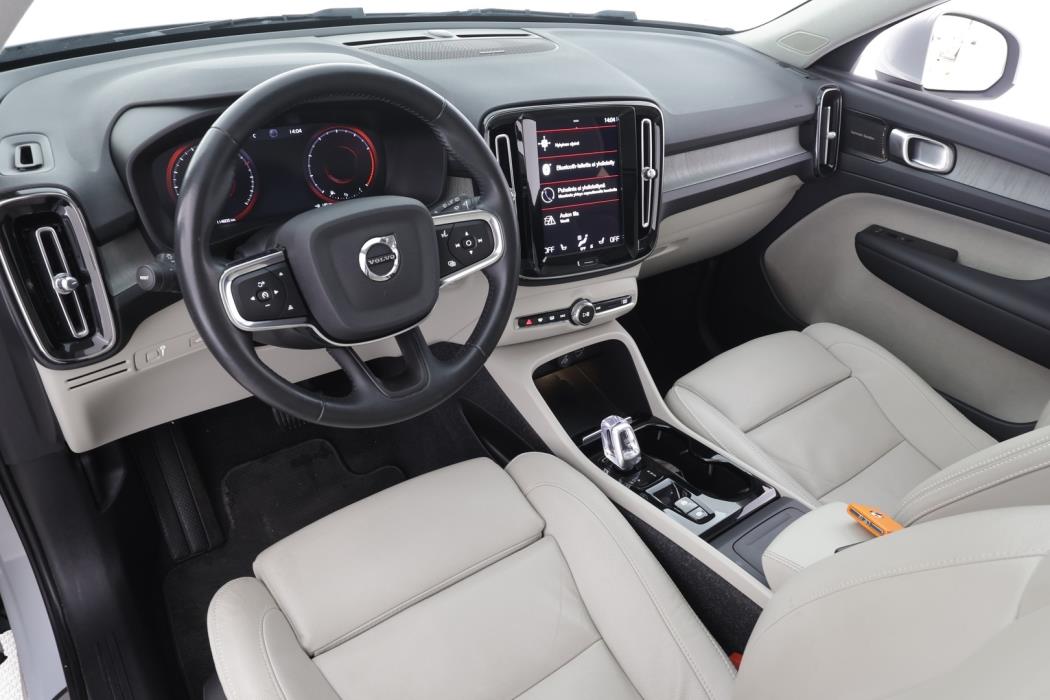 VOLVO XC40 2021