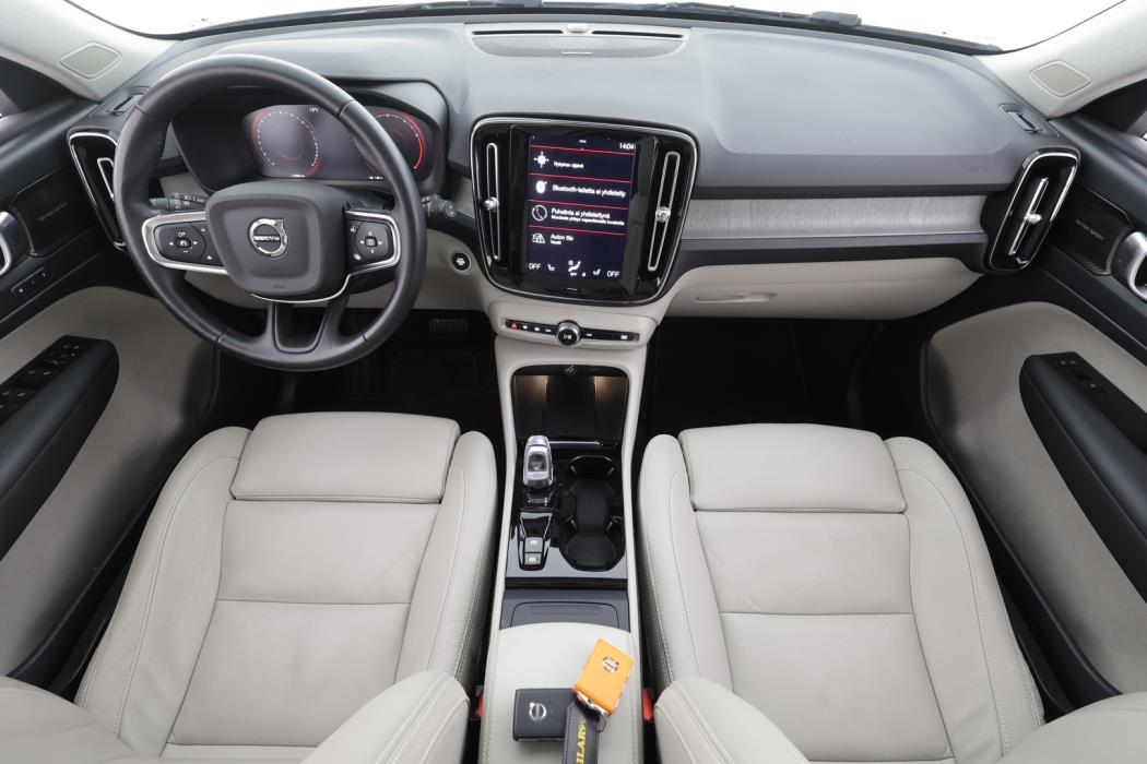 VOLVO XC40 2021